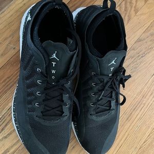 EUC Mens Jordans TWo3